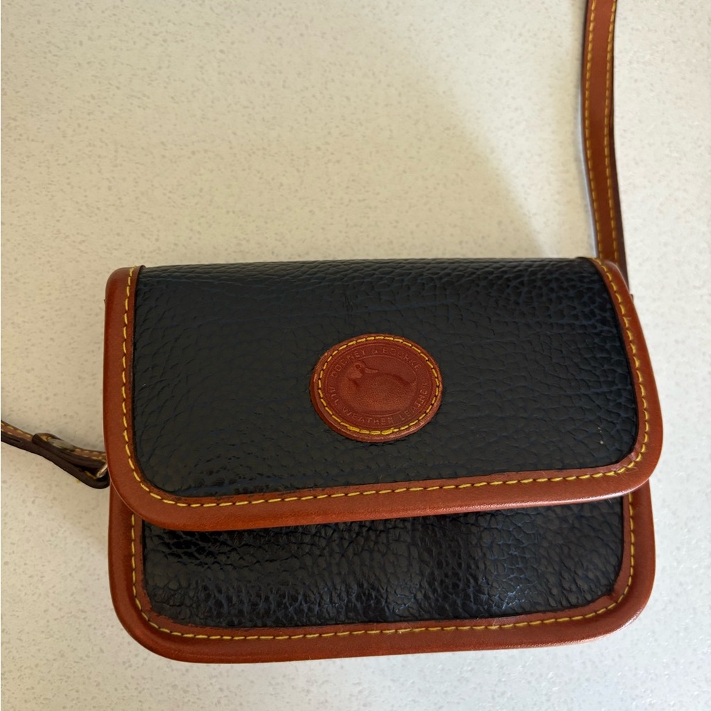 Vintage Dooney & Bourke Black and Brown belt Bag with strap